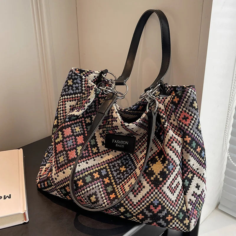Borsa a Tracolla con Stampa Etnica: tutto quello che serve, con stile