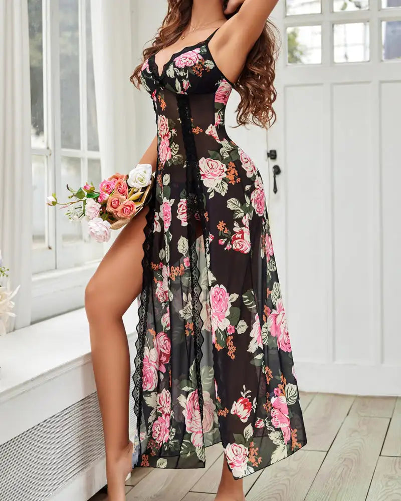 Pajama Set in Pizzo con Reggicalze: comfort e stile per la sera, senza rinunce