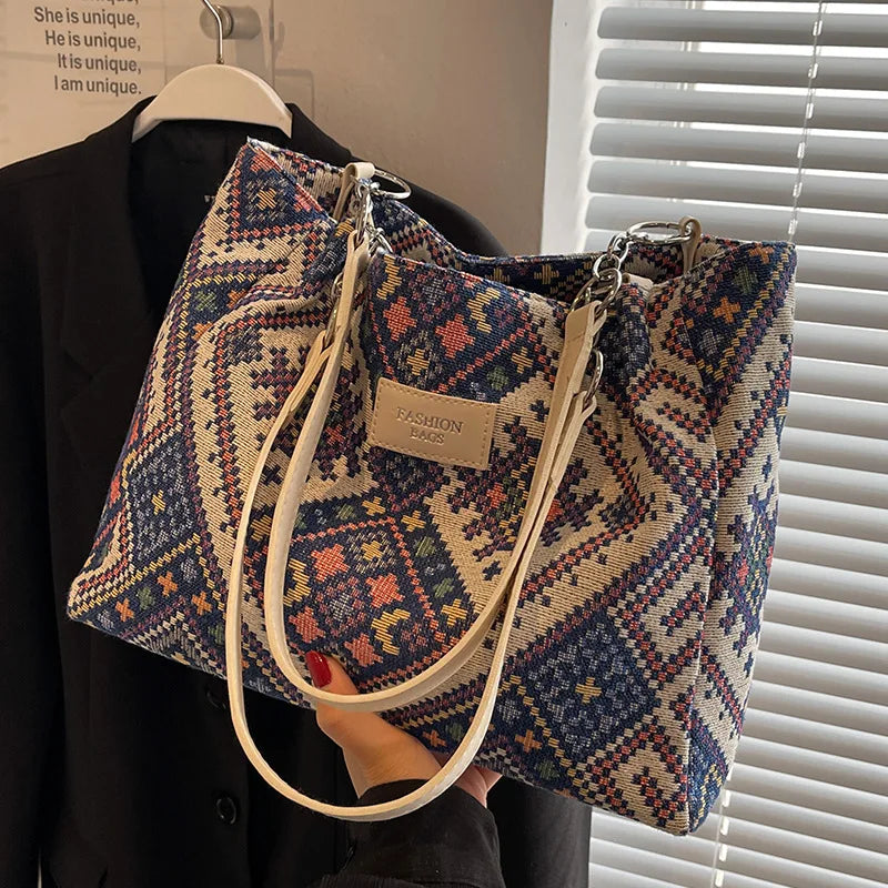 Borsa a Tracolla con Stampa Etnica: tutto quello che serve, con stile