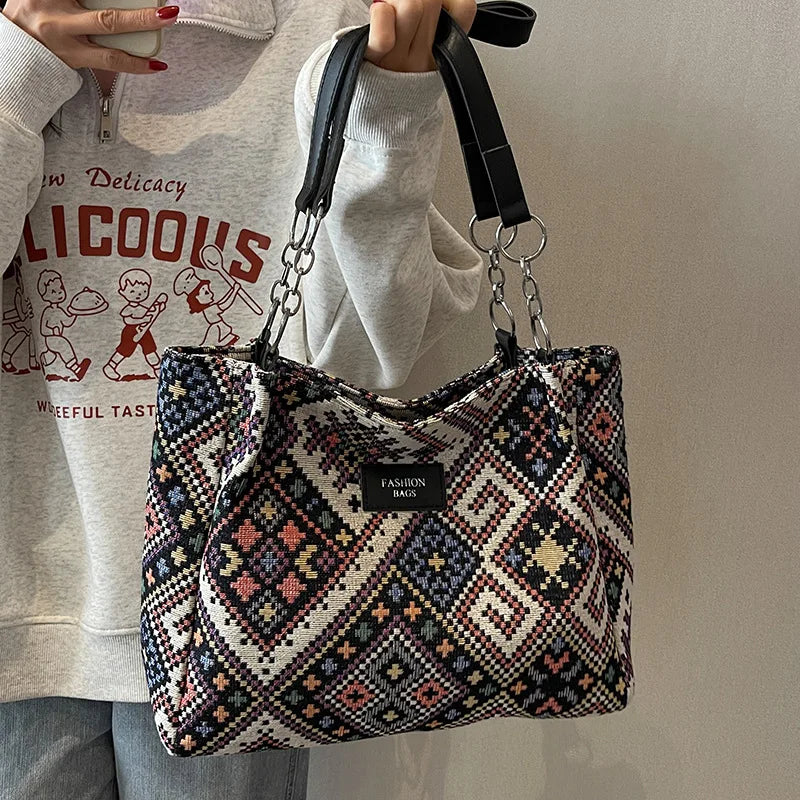 Borsa a Tracolla con Stampa Etnica: tutto quello che serve, con stile
